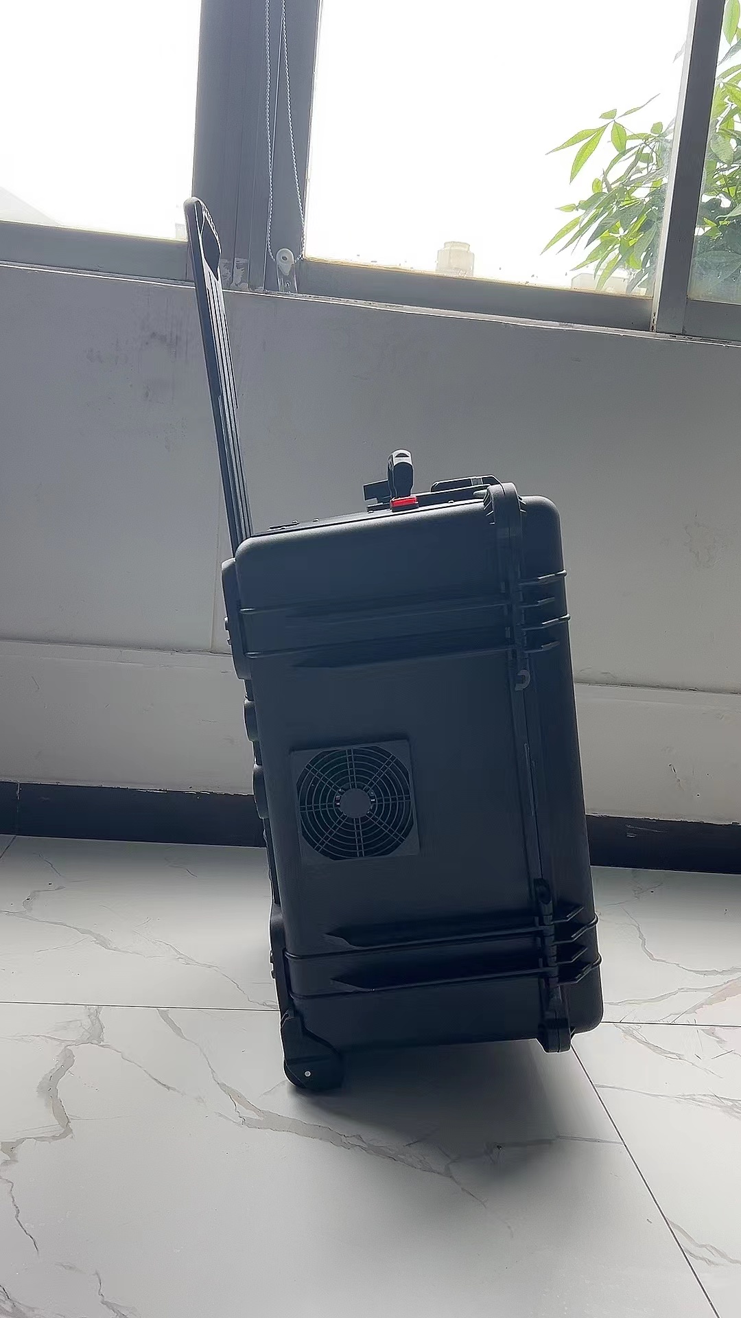 龙城手拉箱型移动通信干扰器